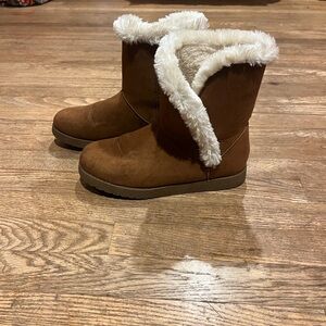 Warm & Soft Ankle Boots with Cream Faux Fur Lining